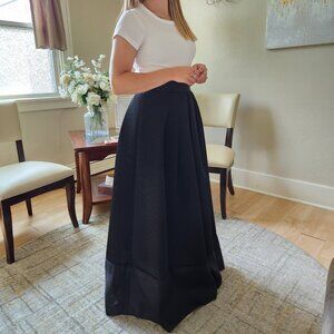 Size 6 black formal evening skirt w/ full Aline pleated design by Kay Unger